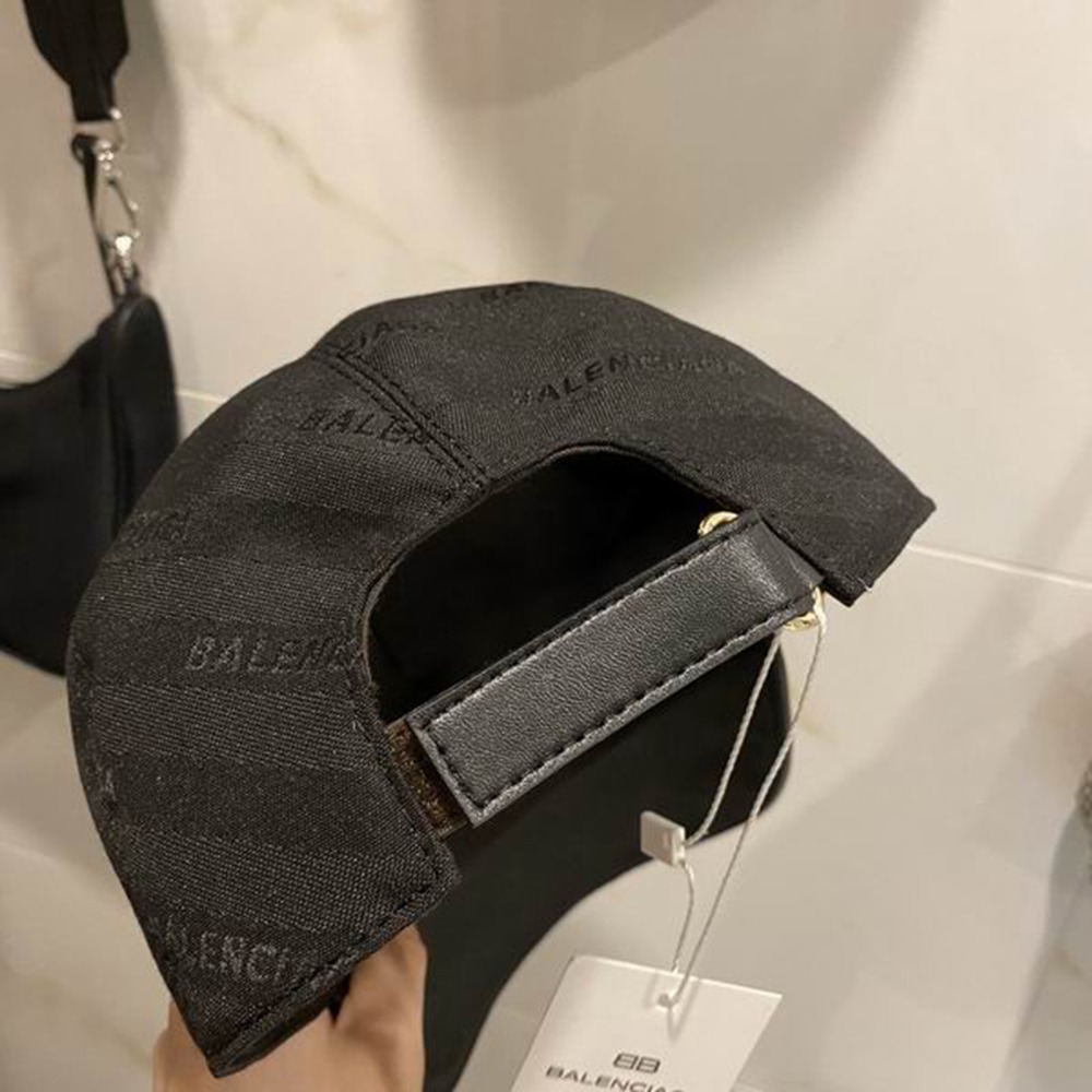 Ba*len*cia*ga hat